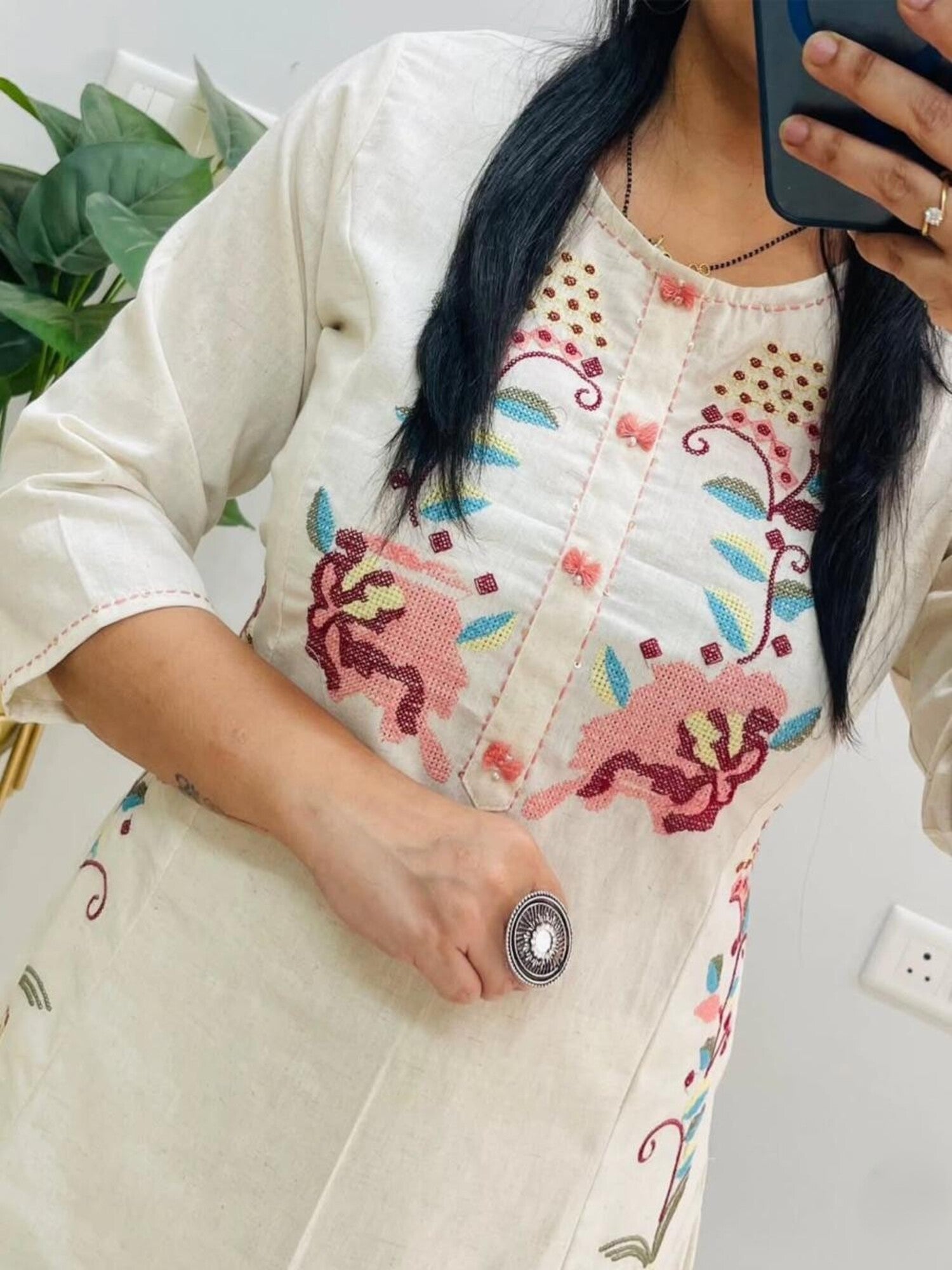 Taraash Off White Floral Cross Stich Embroidered Flex Cotton Kurta Set