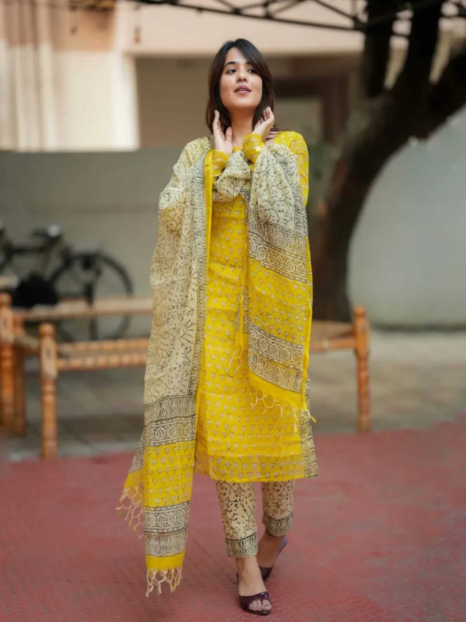 Taraash Sunehra Yellow Floral Printed Kota Doriya Cotton Suit Set Secondary image