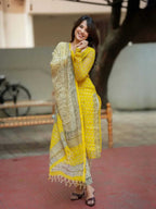 Taraash Sunehra Yellow Floral Printed Kota Doriya Cotton Suit Set