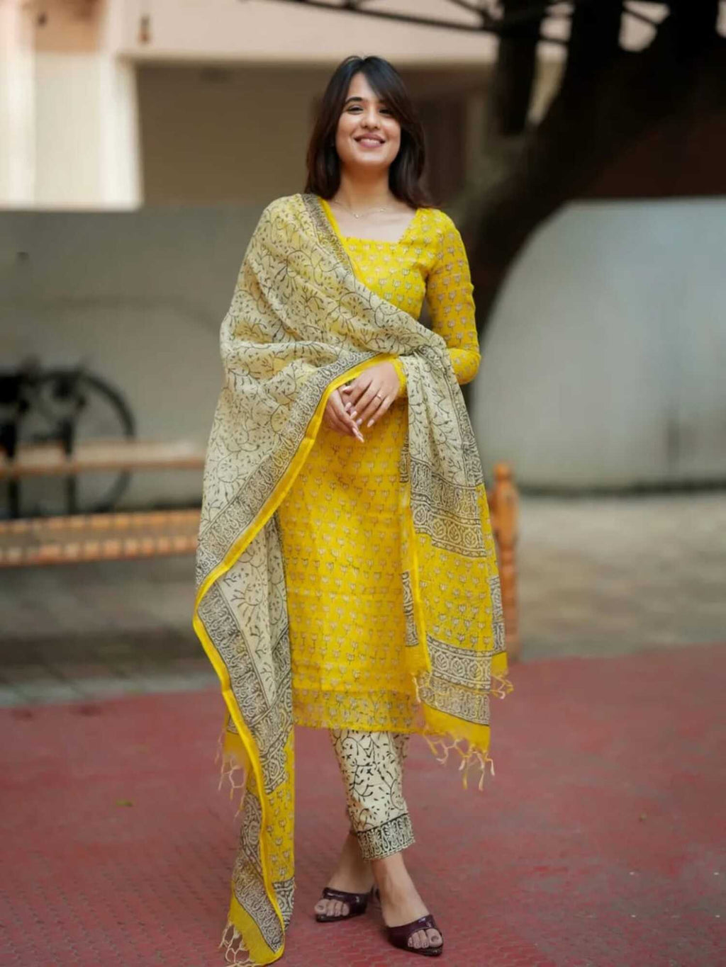 Taraash Sunehra Yellow Floral Printed Kota Doriya Cotton Suit Set