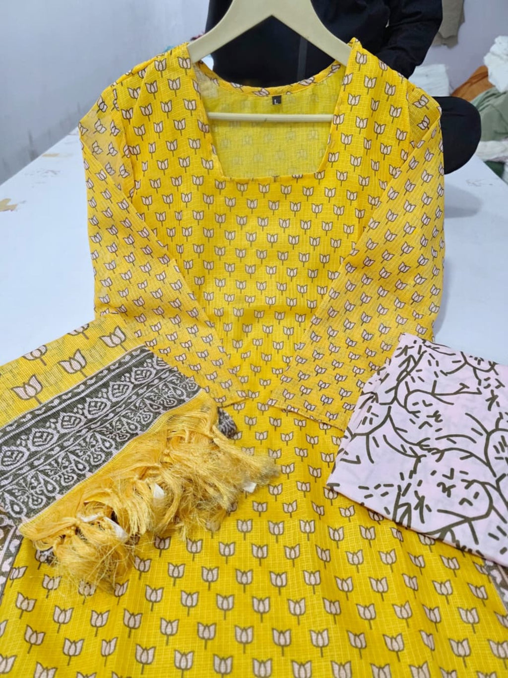 Taraash Sunehra Yellow Floral Printed Kota Doriya Cotton Suit Set