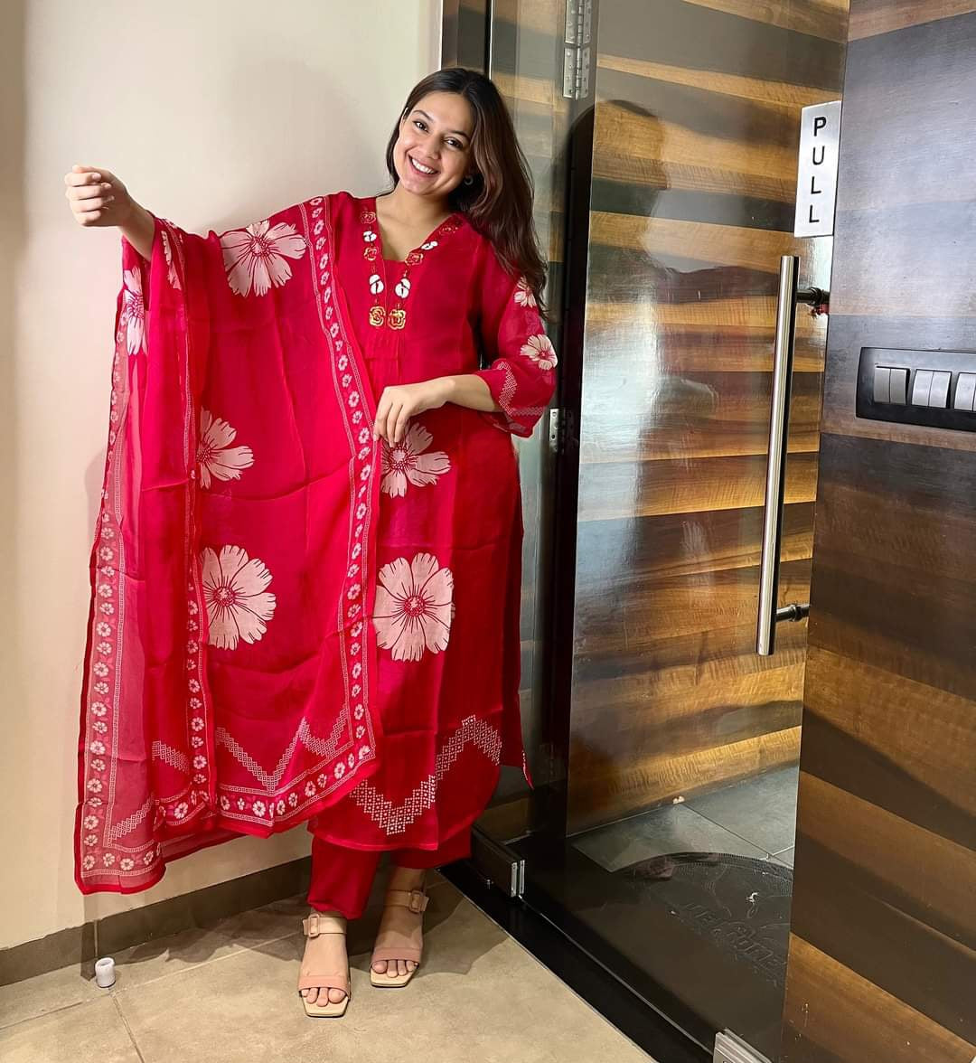 Red Floral Sequin Work Cotton Suit Set Main image