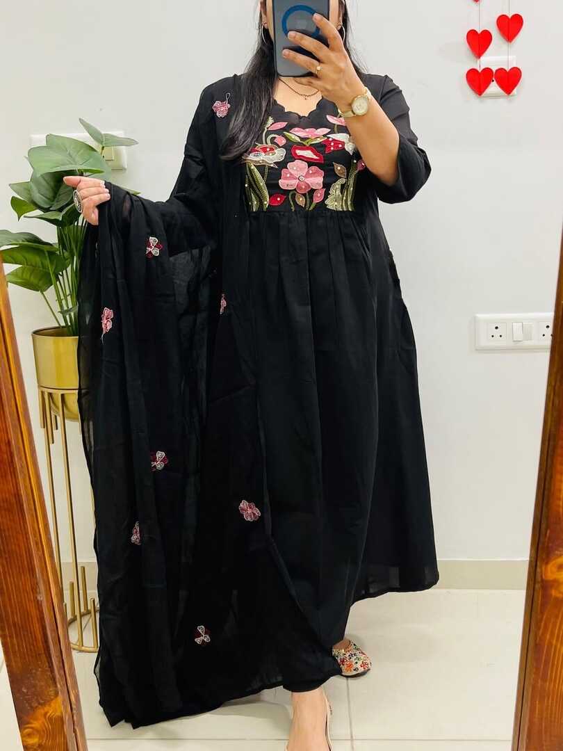 Taraash Black Floral Embroidered Nyra Cotton Suit Set Secondary image