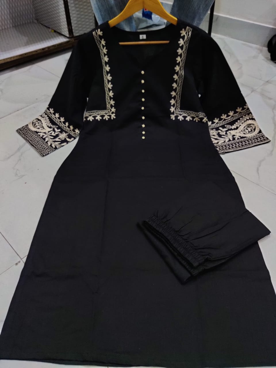 Taraash Black Kashmiri Aari Work Cotton Kurta Set Secondary image