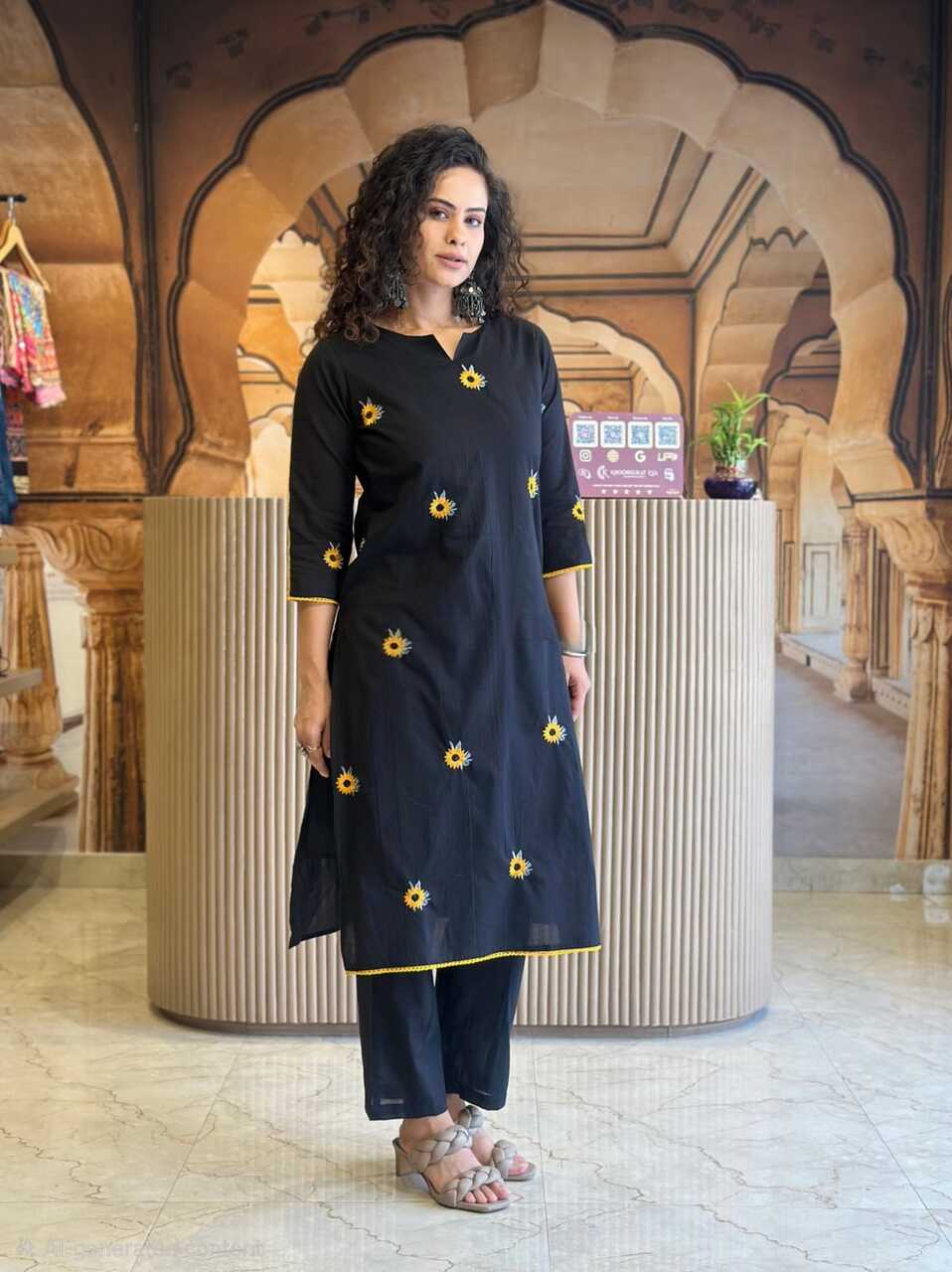 Taraash Black Sunflower Embroidered Cotton Kurta Set Secondary image