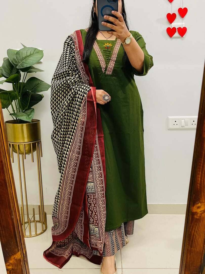 Taraash Green Ajrakh Floral Embroidered Cotton Suit Set Secondary image