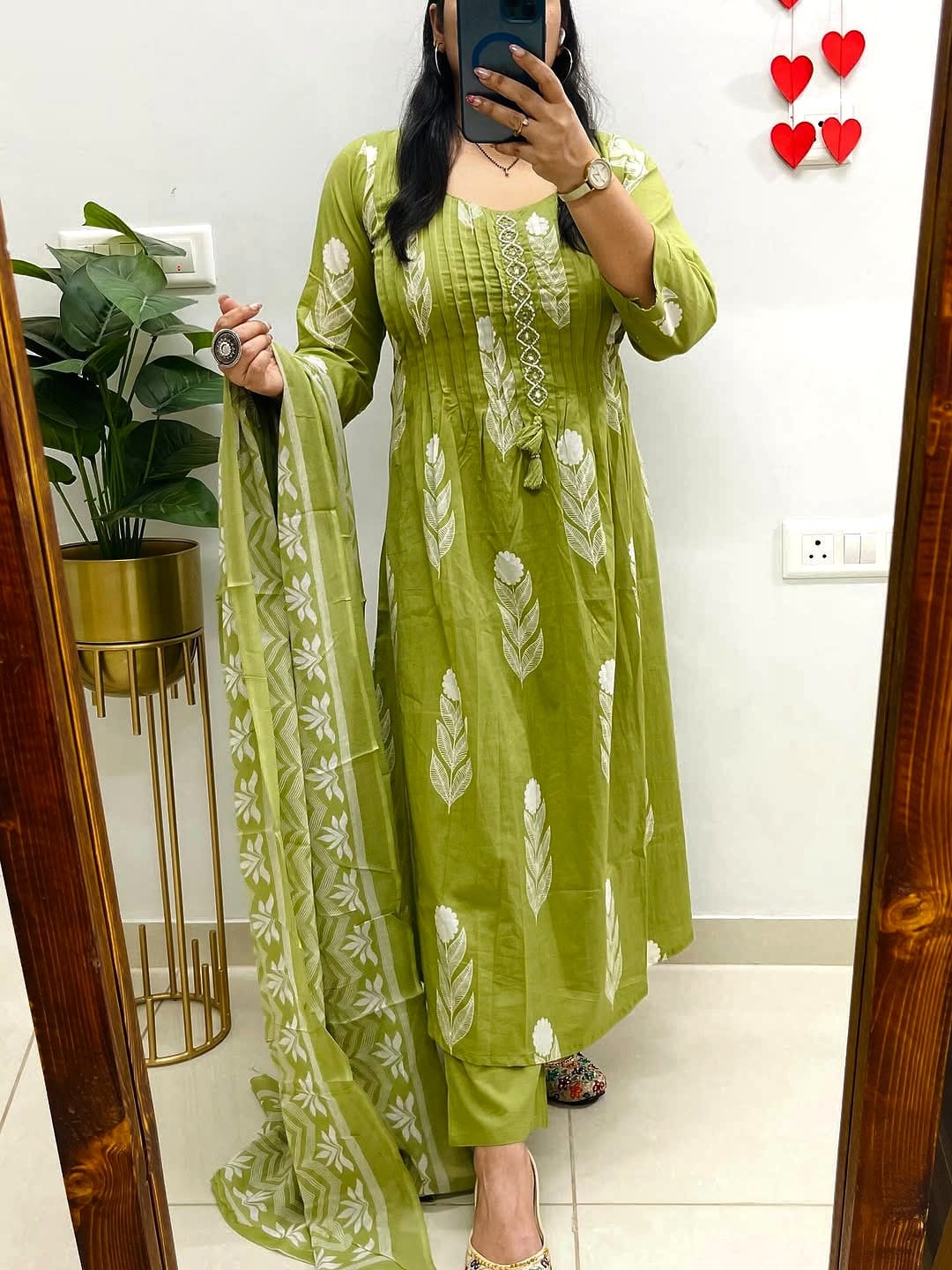 Taraash Green Floral Embroidered Discharge Print Cotton Suit Set Secondary image