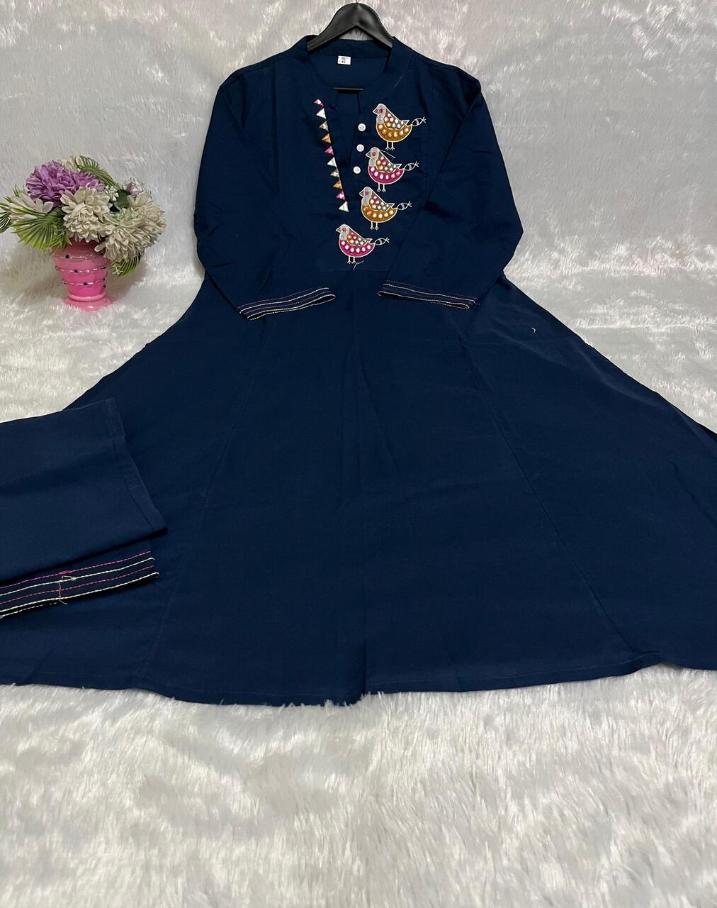 Taraash Navy Blue Bird Embroidered Cotton Kurta Set Secondary image