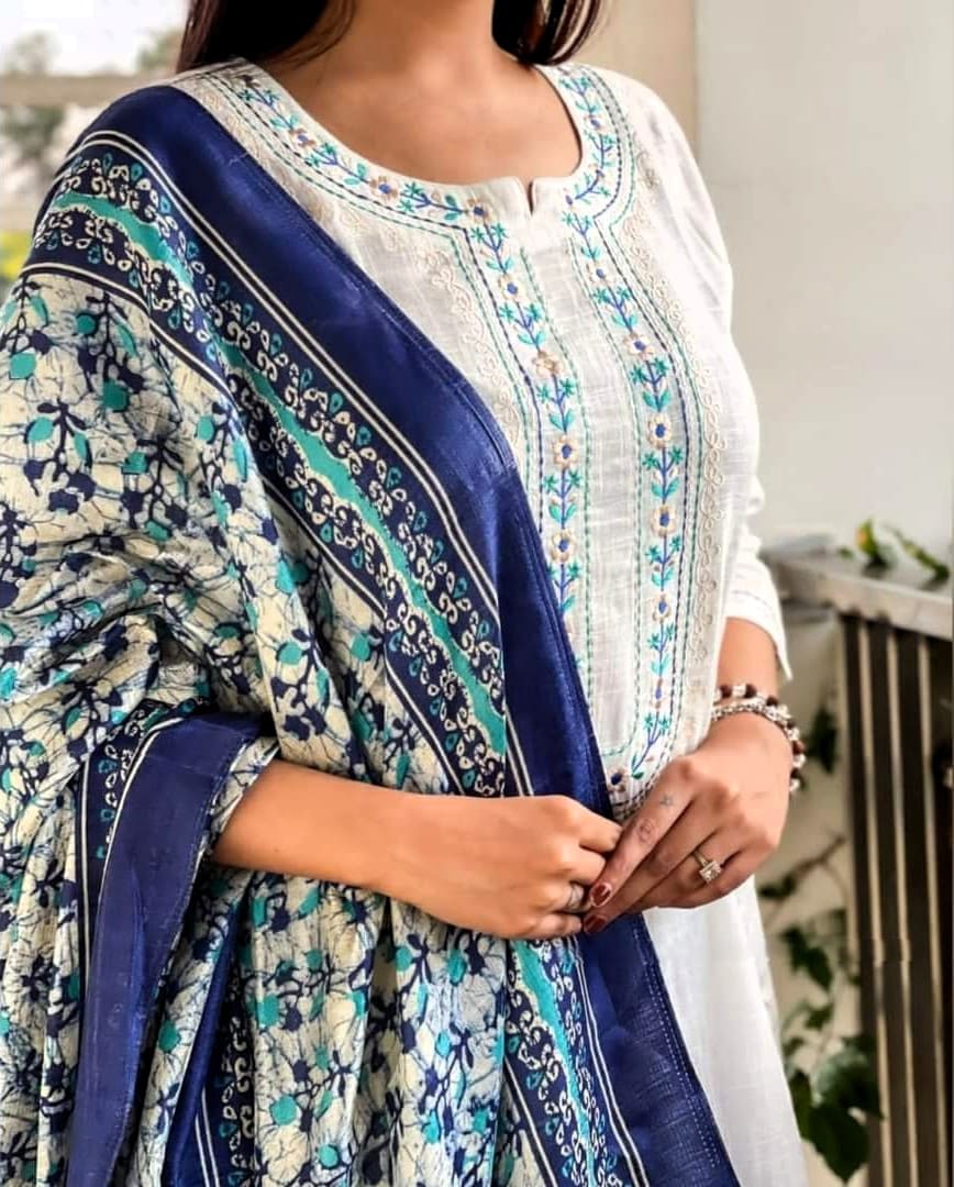 Taraash Off White Floral Embroidered Handloom Slub Cotton Suit Set Secondary image