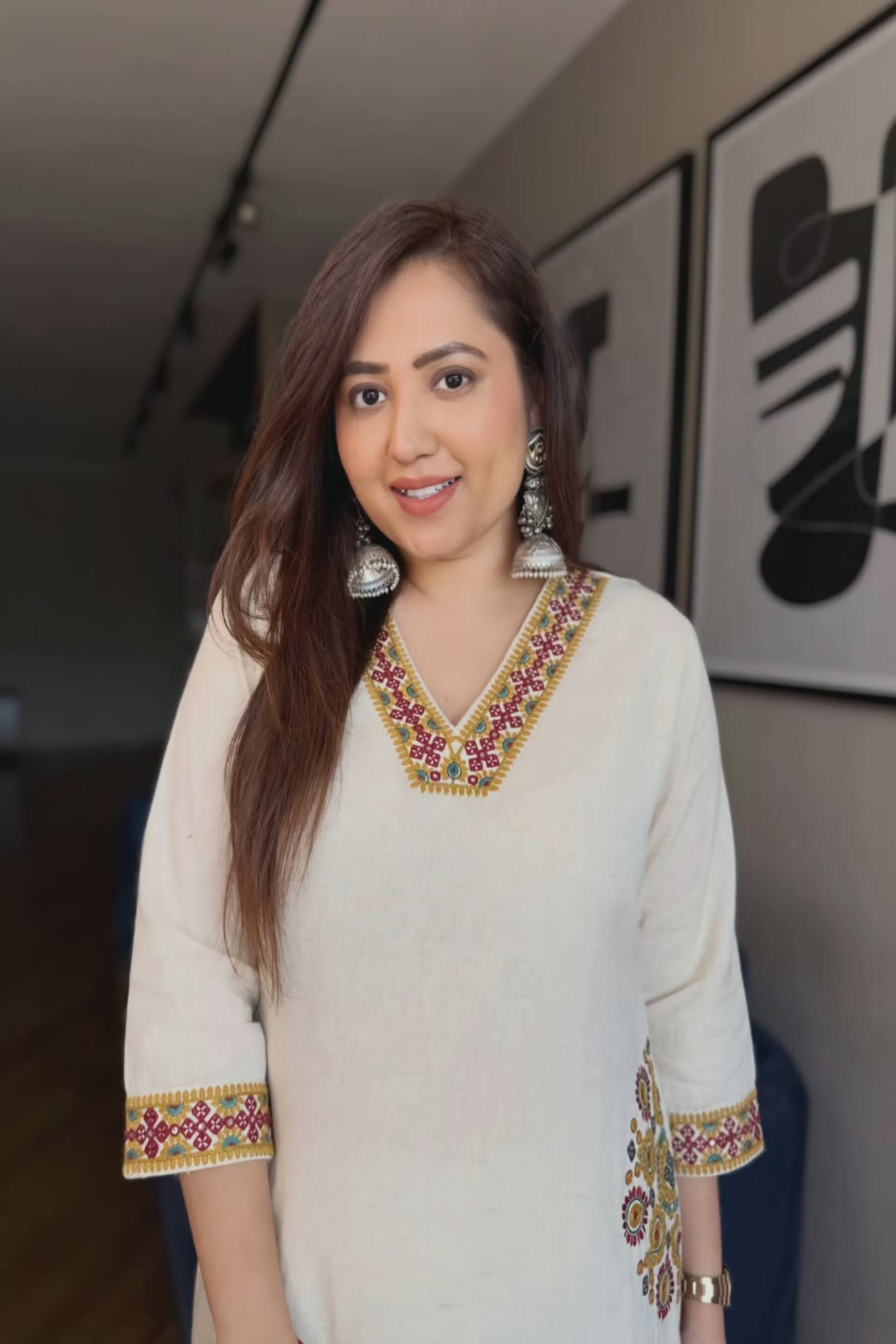 Taraash Off White & Yellow Kutch Work Thread Embroidered Flex Cotton Co-ord Set Secondary image