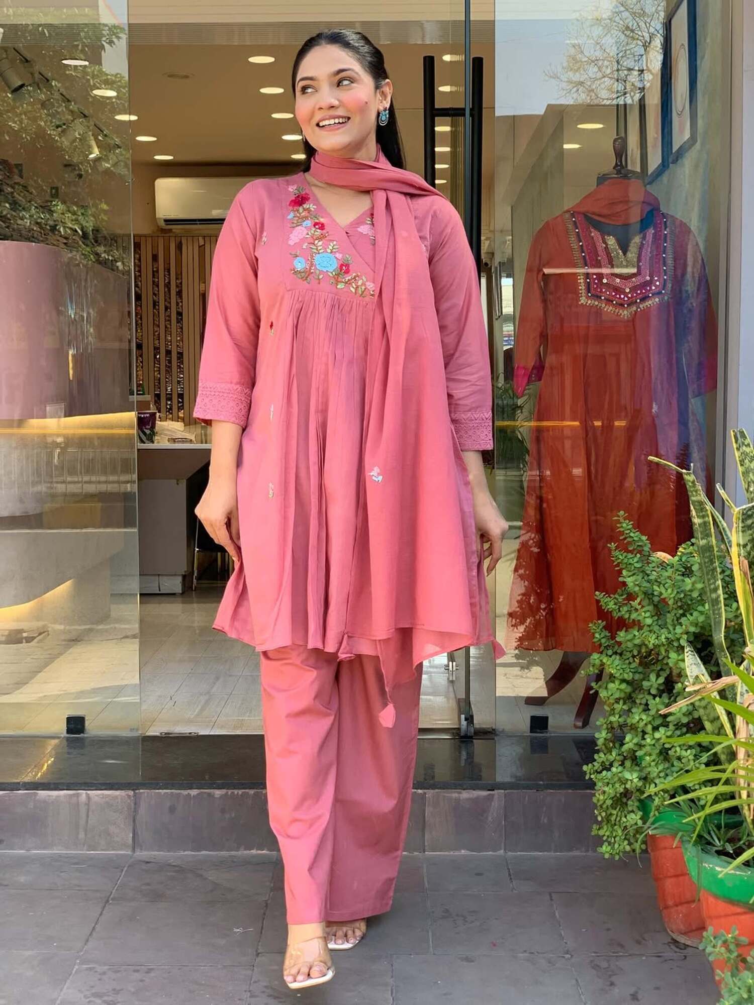 Taraash Onion Pink Flared Floral Embroidered Cotton Suit Set Secondary image