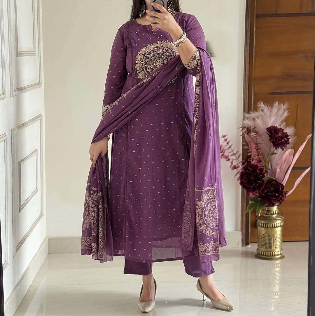 Taraash Purple Bandhani Embroidered Cotton Suit Set Secondary image