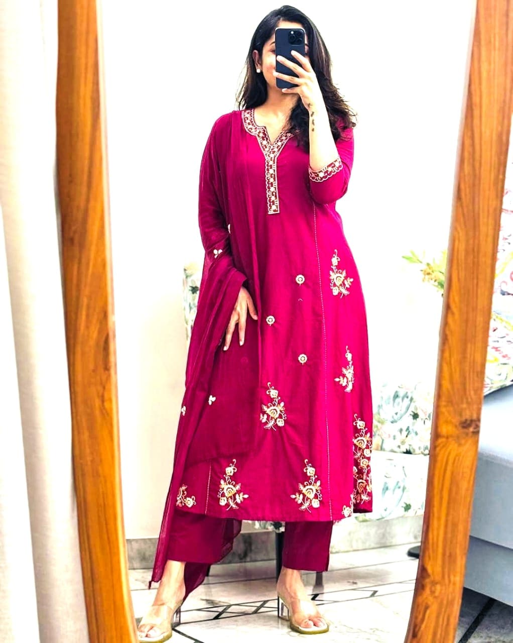 Taraash Rani Pink Floral Embroidered Cotton Suit Set Secondary image