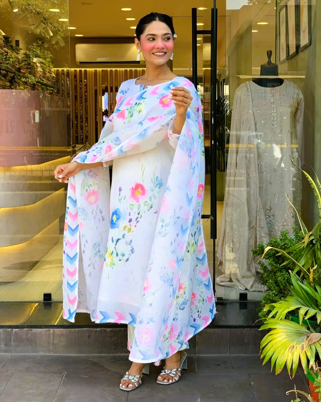 Taraash White Floral Printed Linen Suit Set Secondary image