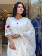Taraash White Floral Thread Work Embroidered Mul Cotton Suit Set