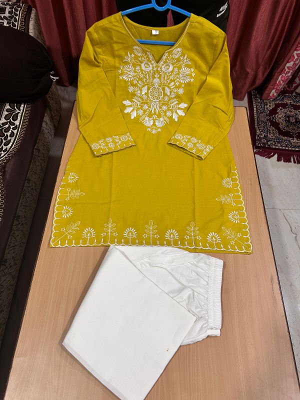 Taraash Yellow & White Floral Embroidered Cotton Co-ord Set Secondary image