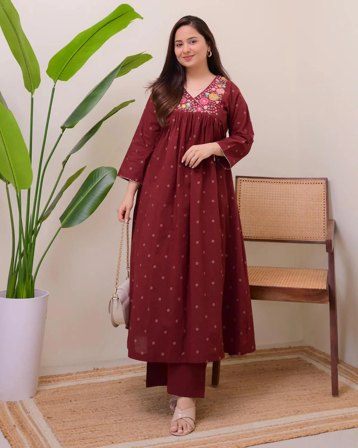 Taraash Maroon Floral Embossed Gotta Embroidered Cotton Kurta Set Main image