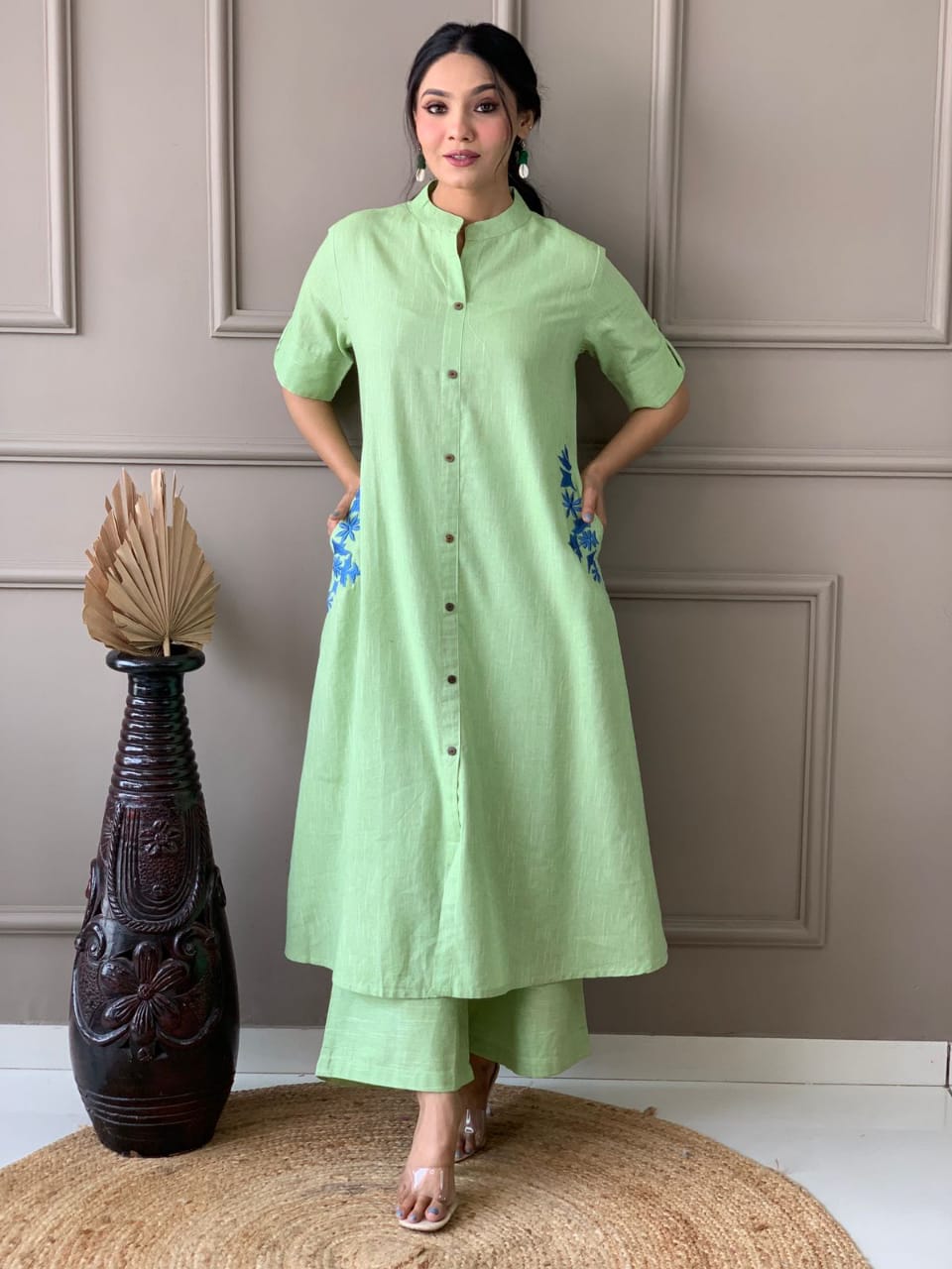 GREEN SOUTH COTTON EMBROIDERED KURTA SET Secondary image